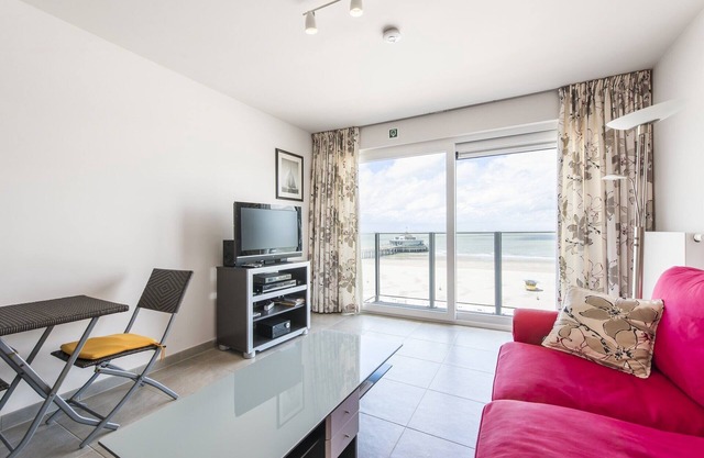 Beautiful apartment on the sea wall