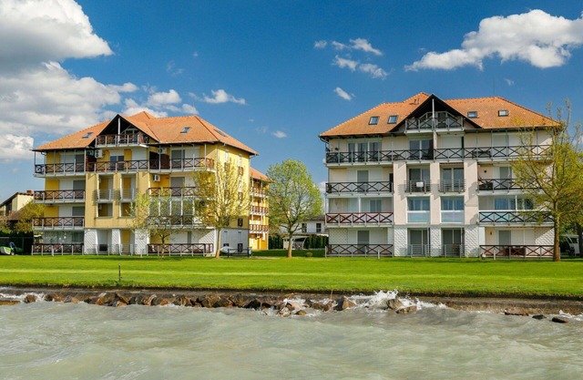 Beautiful apartment for 5 people with A/C, WIFI, TV, balcony, pets allowed and parking