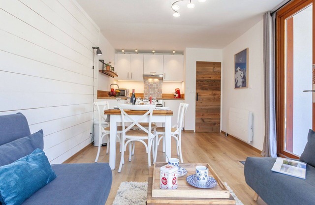 Beautiful apartment for 4 guests with WIFI, TV and balcony