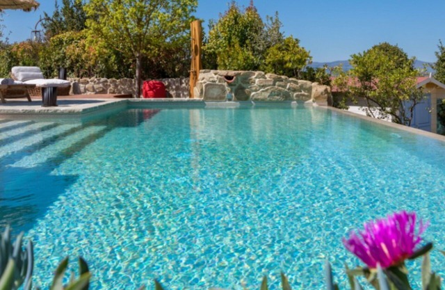 Beautiful apartment in villa for 2 people with pool, hot tub, WIFI, A/C, TV and panoramic view
