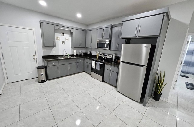 Beautiful Apartment 9 min to Mercedes Outlets