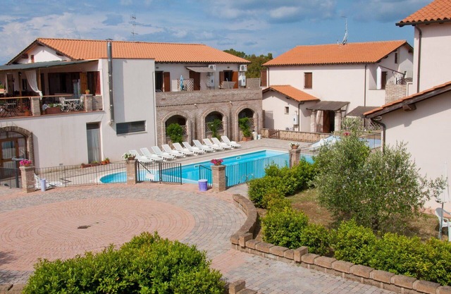 Beautiful apartment for 6 guests with pool, A/C, TV, patio and pets allowed