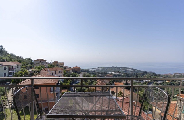 Beautiful apartment for 6 people with A/C, WIFI, balcony and pets allowed