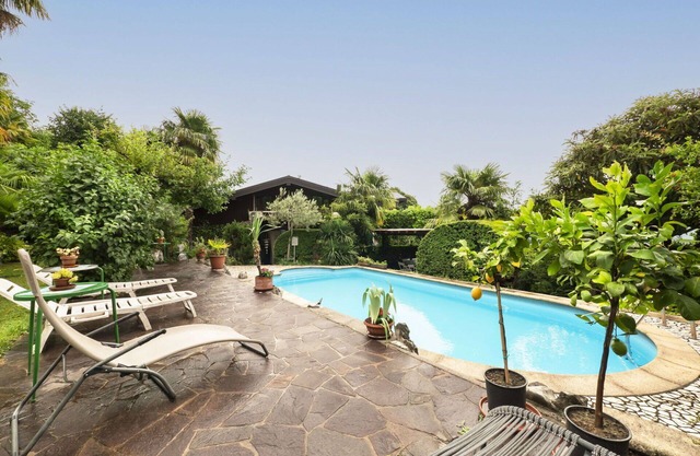 Beautiful apartment for 4 people with A/C, WIFI, pool, TV, patio and pets allowed