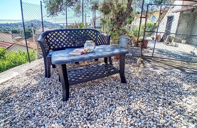 Beautiful apartment for 4 guests with WIFI, patio and parking