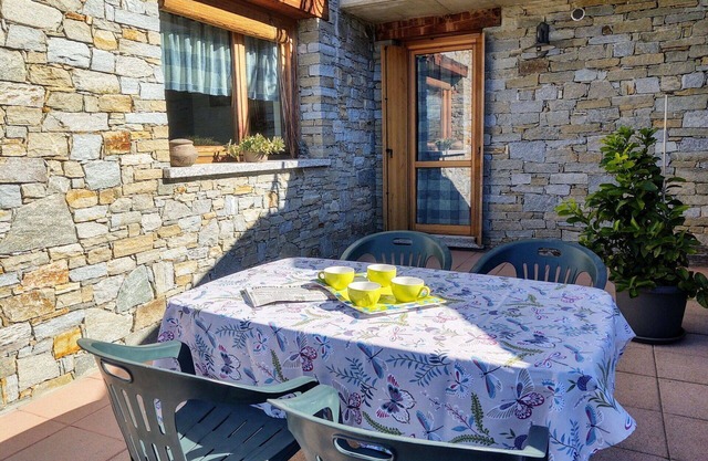 Beautiful apartment for 4 guests with WIFI, TV and patio