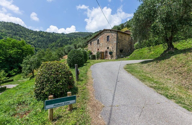 Beautiful apartment for 6 people with pool, WIFI, TV, patio and pets allowed