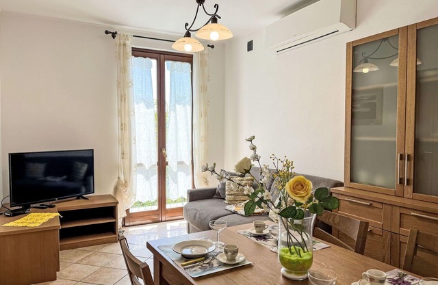 Beautiful apartment for 5 people with WIFI, TV, patio, pets allowed and panoramic view