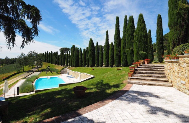Beautiful apartment for 6 people with pool, WIFI and panoramic view, close to San Gimignano