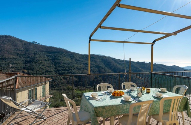Beautiful apartment for 7 guests with WIFI, TV, terrace, pets allowed and panoramic view