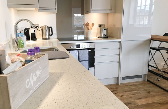 Beautiful Apartment in Centre of Winchester with Parking
