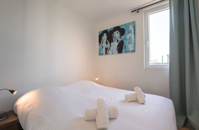 Beautiful apartment in villa for 4 guests with WIFI, A/C, TV, terrace and pets allowed