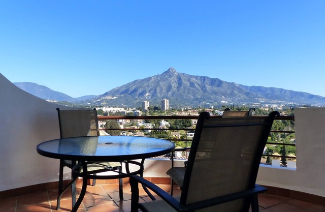 Beautiful Apartment in Señorio de Aloha, Puerto Banus, Marbella (up to 4 people)