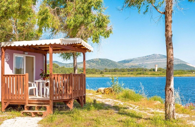 Beautiful apartment in villa for 4 people with WIFI, A/C, pool, TV, terrace and pets allowed