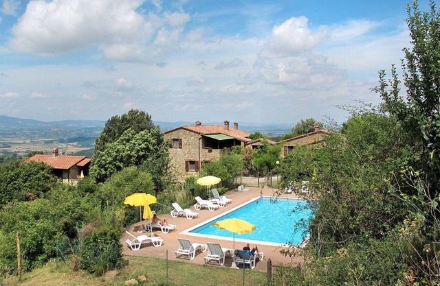 Beautiful apartment in villa for 4 guests with pool, WIFI, TV, terrace and pets allowed
