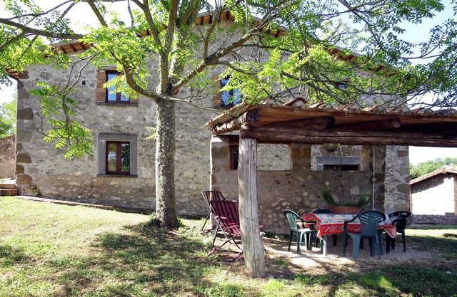 Beautiful apartment in villa for 2 people with WIFI, pool and patio