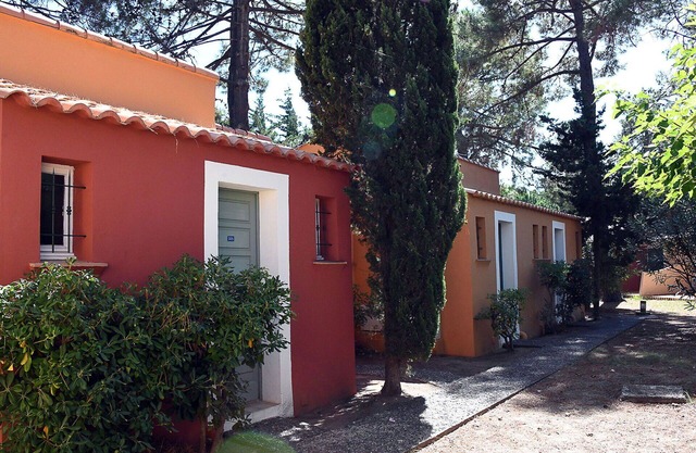 Beautiful apartment in villa for 6 people with pool, WIFI, A/C, TV, terrace and pets allowed