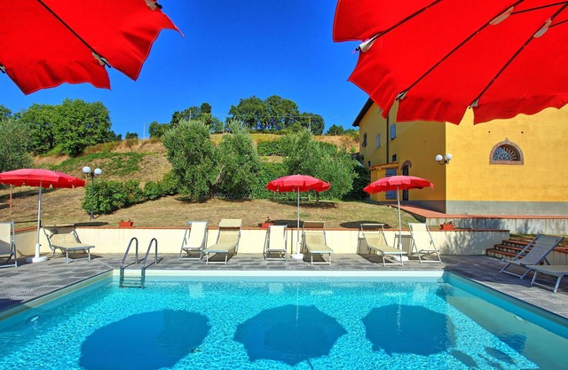 Beautiful apartment in villa for 2 people with A/C, WIFI, pool, TV, pets allowed and panoramic v.