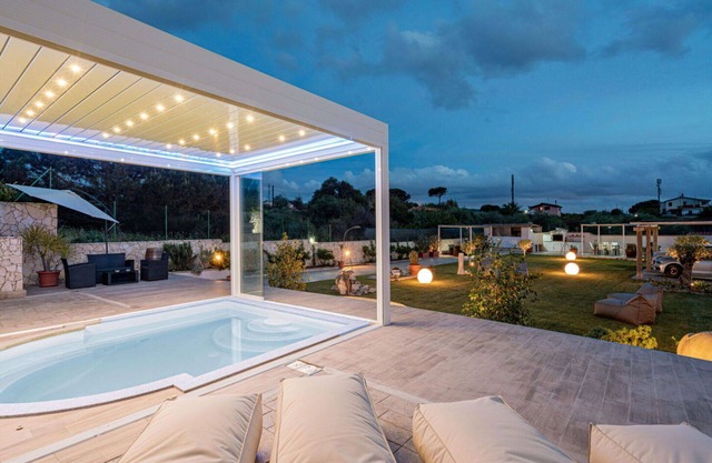 Beautiful apartment in villa for 3 people with WIFI, A/C, pool, TV and patio