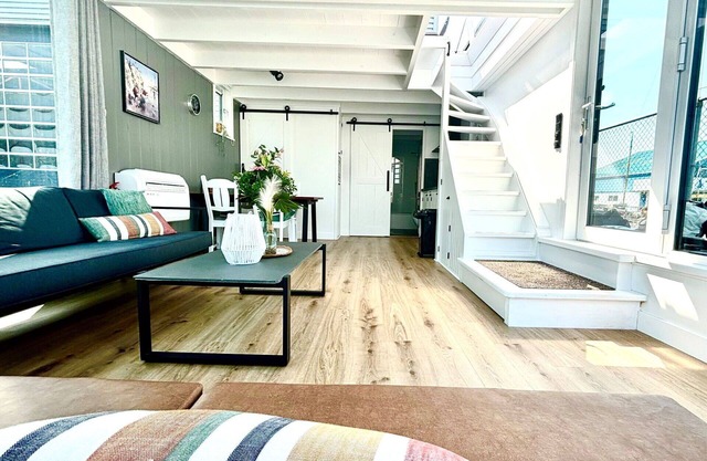 Beautiful apartment in villa for 4 guests with WIFI, patio and parking