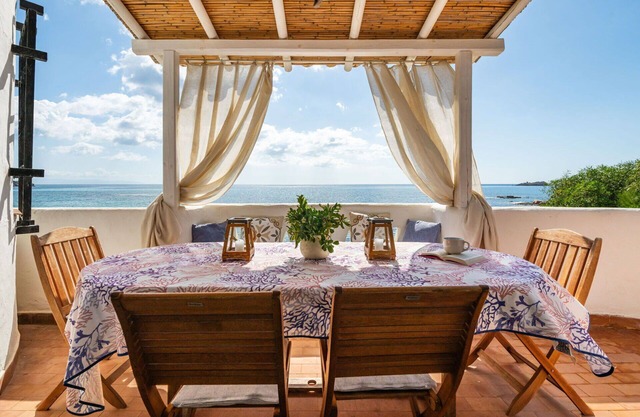 Beautiful apartment in villa for 8 people with WIFI, A/C, TV, patio and parking