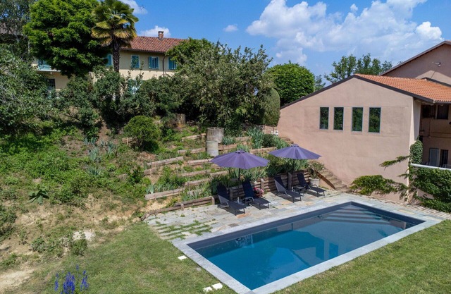 Beautiful apartment in villa for 3 people with pool, terrace and pets allowed
