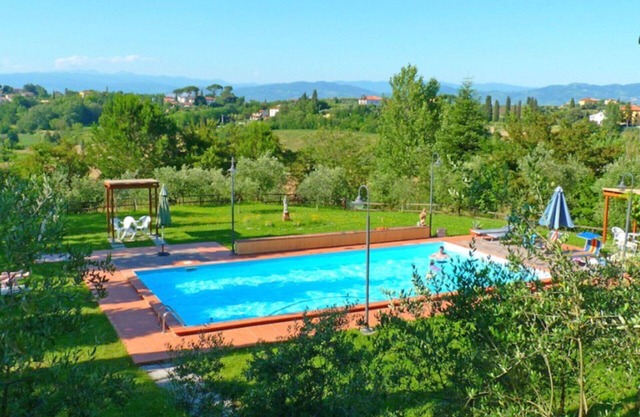 Beautiful apartment in villa for 2 people with A/C, pool, WIFI and pets allowed
