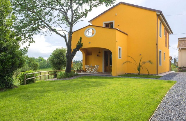 Beautiful apartment in villa for 4 people with A/C, WIFI, pool and pets allowed