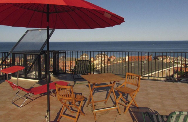 Beautiful apartment for 6 people with A/C, WIFI, terrace, pets allowed and panoramic view