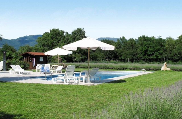 Beautiful apartment in villa for 4 guests with A/C, WIFI, pool, TV, terrace and parking