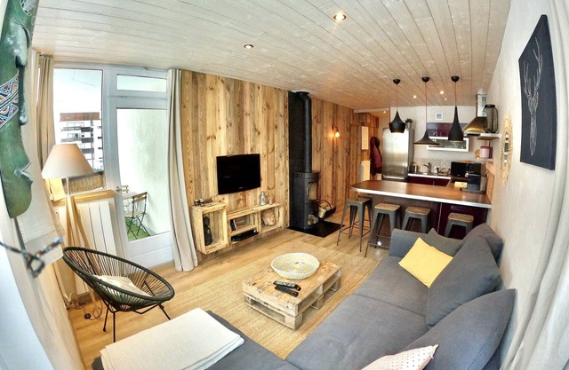 Beautiful Apartment of 40m2, 5 pers, Tignes. WIFI, ski slopes.