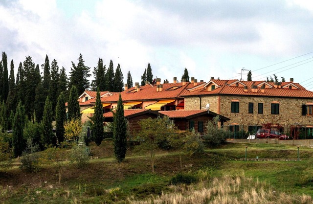 Beautiful apartment with pool, A/C, WIFI, TV, veranda and panoramic view, close to San Gimignano