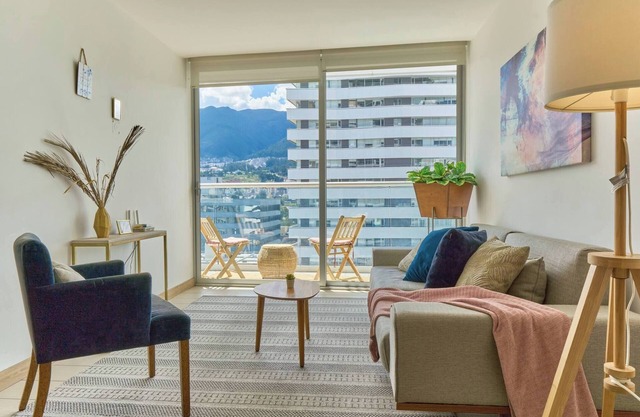 Beautiful apt-balcony in La Carolina 70” QLED TV