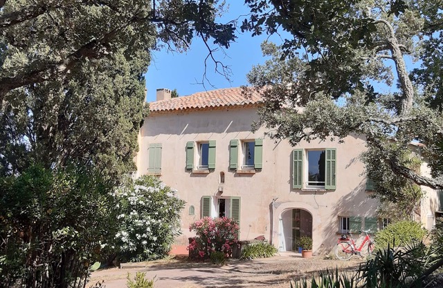 Beautiful bastide with sea view and large garden