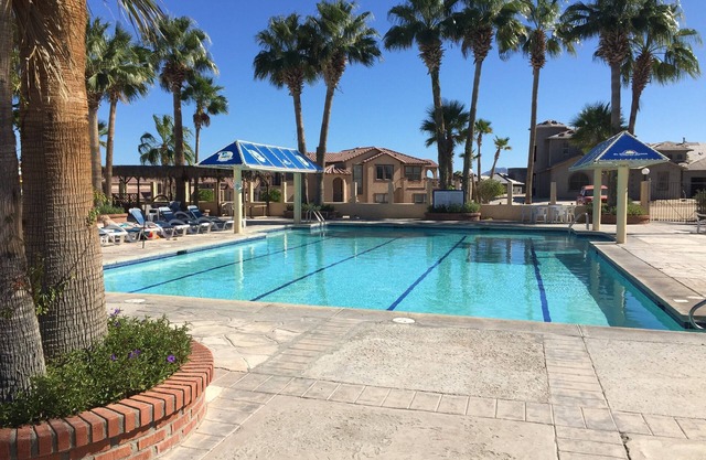 Beautiful Beach Condo with Sea Views in Beach/Golf Resort with Wifi