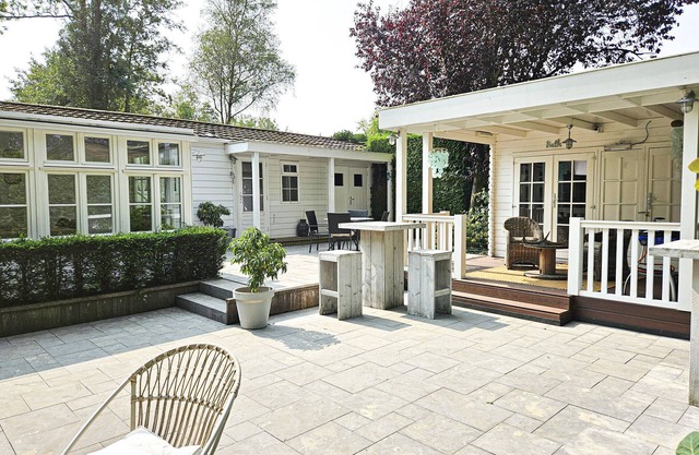 Beautiful beach hut in Voorthuizen with wellness