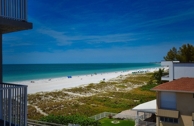Beautiful Beach View Condo with heated pool. No Resort Fees.