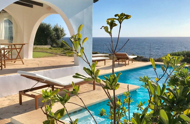 Beautiful Beachfront Villa with private pool, free WIFI and air conditioning