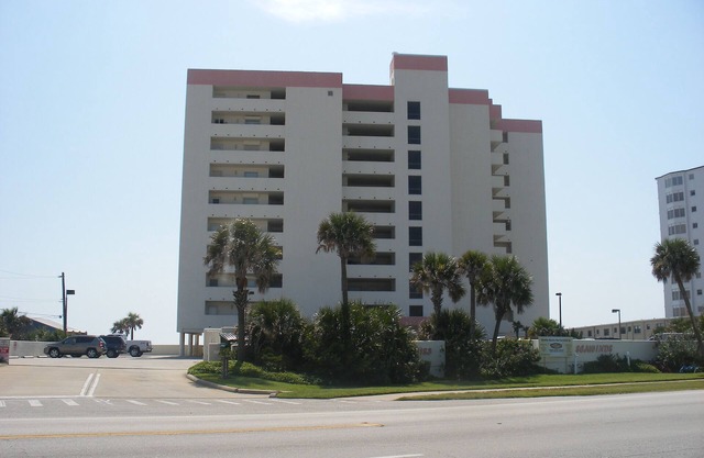 Beautiful Beachside Condo in Ormond-by-the-Sea