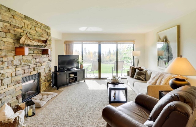 Beautiful Bigfork Condo w/Hot Tub Access!