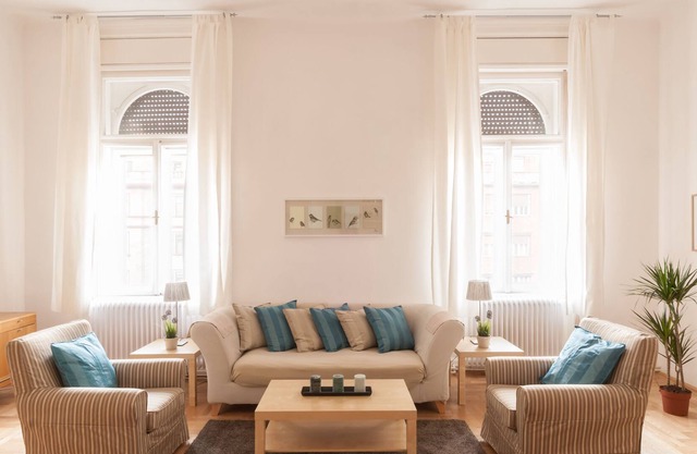 Beautiful, Bright And Spacious 4 Bedroom Apartment With 2 Bathrooms.