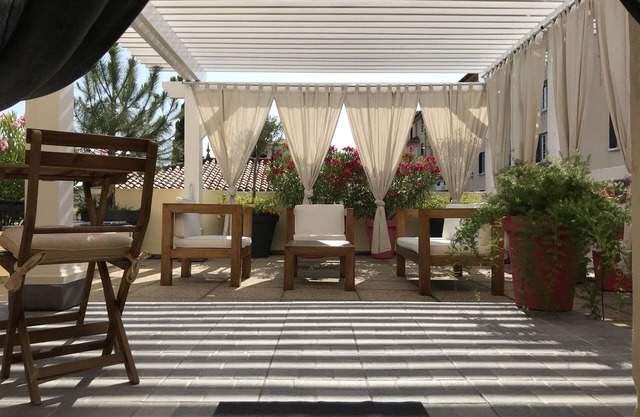 Beautiful Bright Sunny Apartment F4 with Large Terrace
