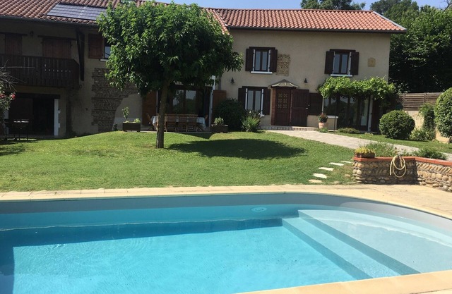 Beautiful charming house with pool in the countryside