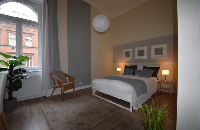 Beautiful central 4 bedroom/4 bathroom