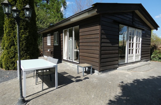 Beautiful chalet for rent against forest edge, border Friesland/Groningen/Drenthe.