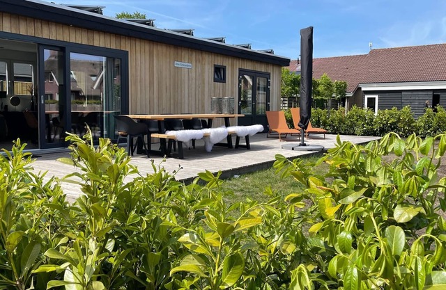 Beautiful chalet on the water in Friesland