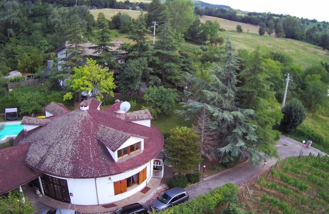 Beautiful circular House / Villa in a traditional Italian mountain village