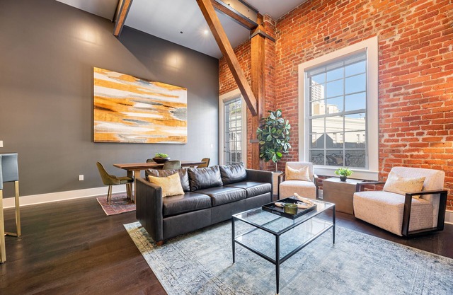 💜Beautiful City-Getaway, 2Bed/2Bath with Queen Sleeper+Balcony - The Iris