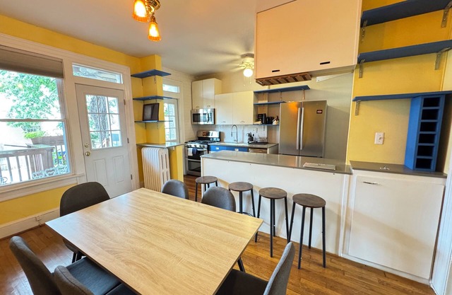 Beautiful Classic Entire House 4-Bedrooms with Parking