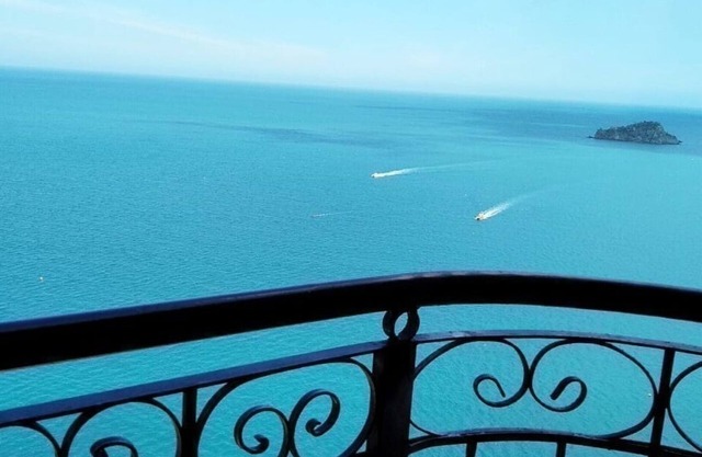 beautiful apartment on the santa marta beachfront